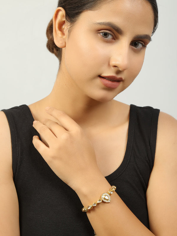 Women's Handcrafted Gold Kundan Bracelet With Pearls - Femizen