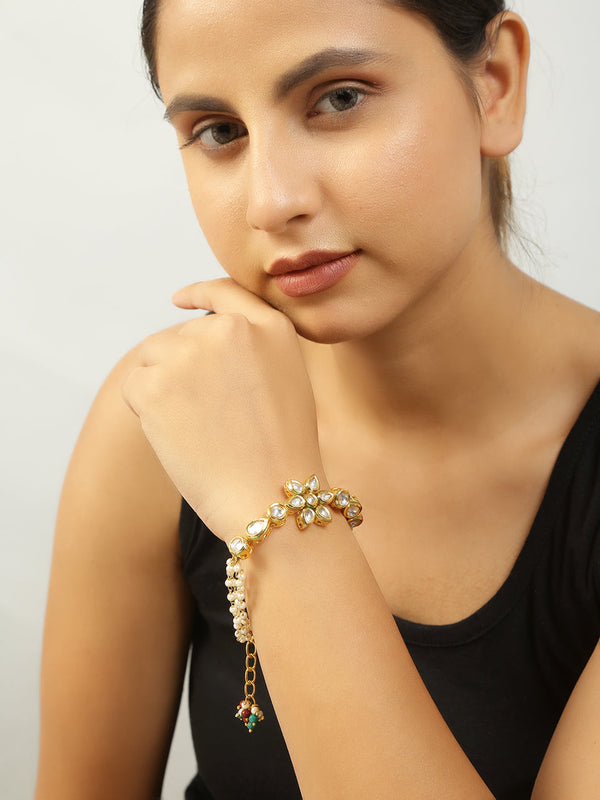 Women's Floral Kundan Gold Tone Bracelet With Multicolor Beads - Femizen