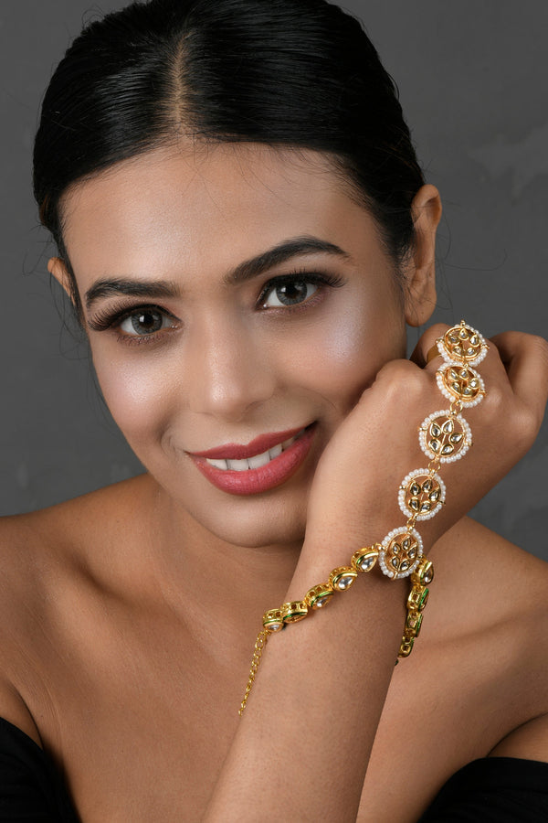 Women's Gold Tone Kundan Haathphool With Pearls - Femizen