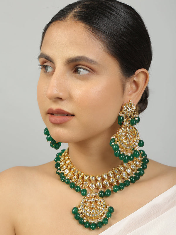 Women's Emerald Beaded Kundan Necklace Set With Earrings - Femizen