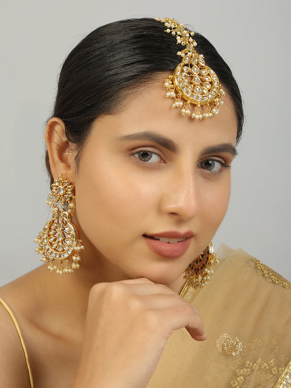 Women's Kundan Earrings & Maang Tikka Set - Femizen