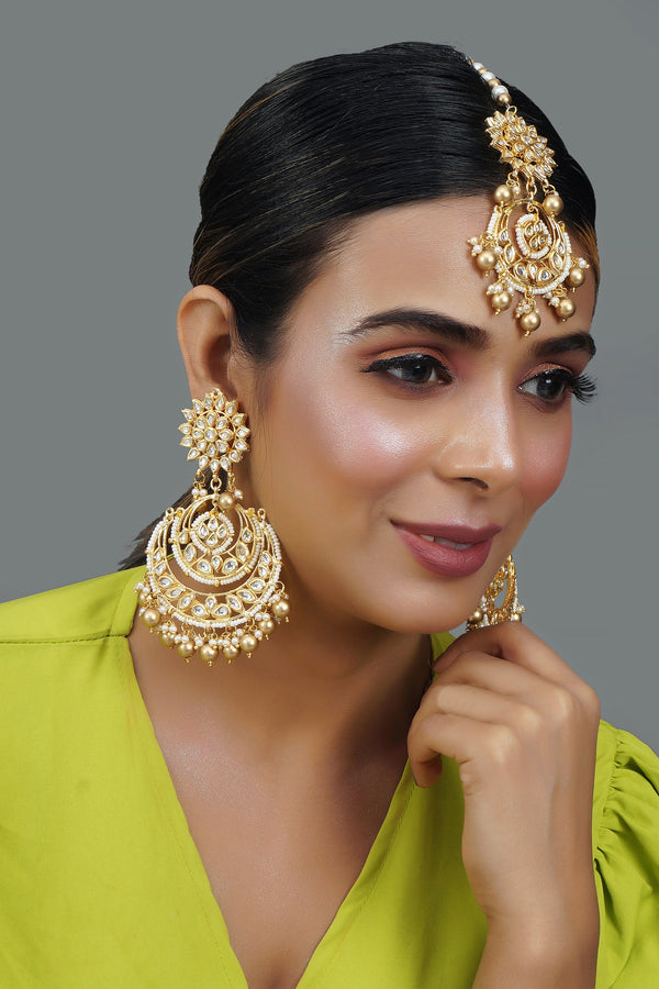 Women's Kundan Inspired Chandbali & Mang Tika Set - Femizen