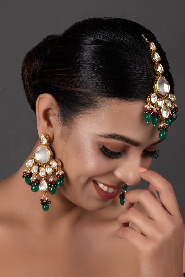 Women's Emerald Beaded Kundan Inspired Mang Tikka With Earrings - Femizen