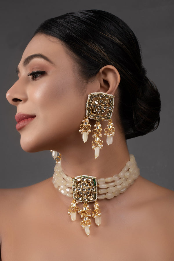 Women's Cream Gold Tone Kundan Choker Set  - Femizen