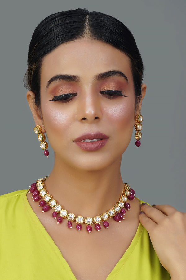 Women Gold Tone Kundan Necklace With Earrings by Femizen (2 Pc Set)