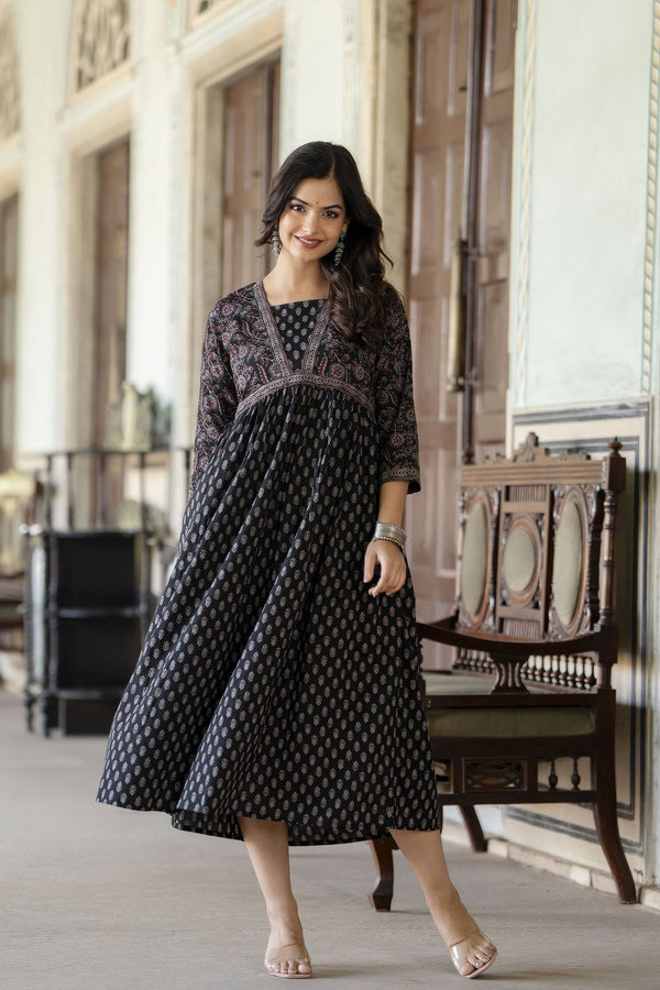 Women's Black Ethnic Printed Flared Dress - Taantav