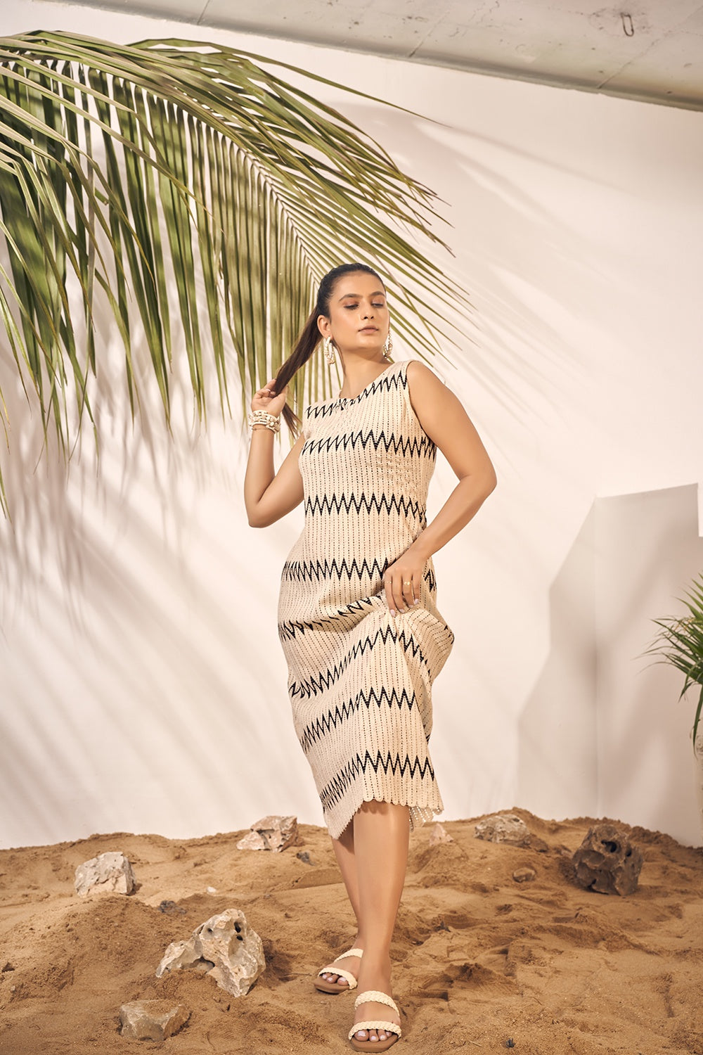 Women's Plus Size Black And White Zigzag Pattern Knitted Sleeveless Maxi Dress - Curvy Lane