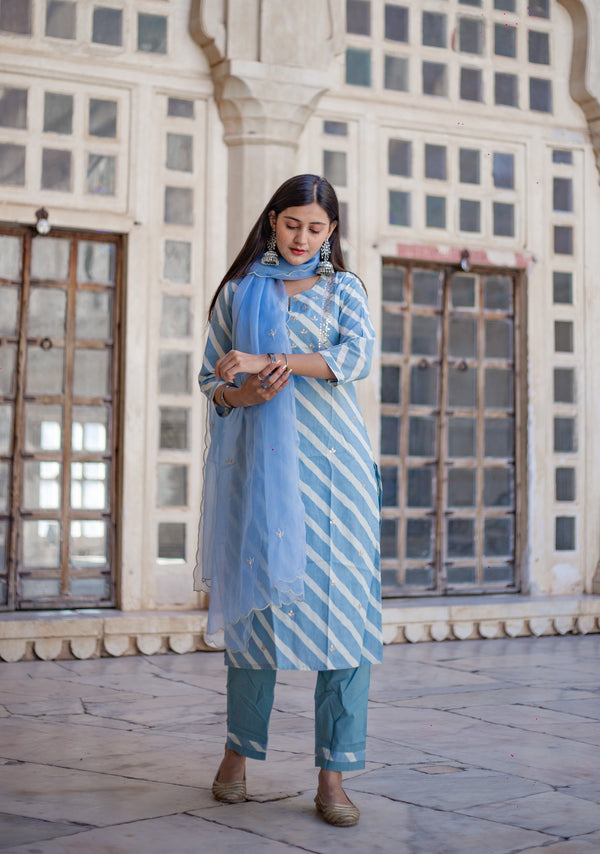 Women's Sky Blue Leheriya Cotton Kurta Pant set With Organza Dupatta - Taantav