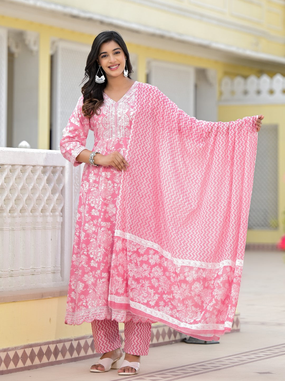 Women's Pink Rayon Floral Kurta, Pant And Dupatta Set - Juniper