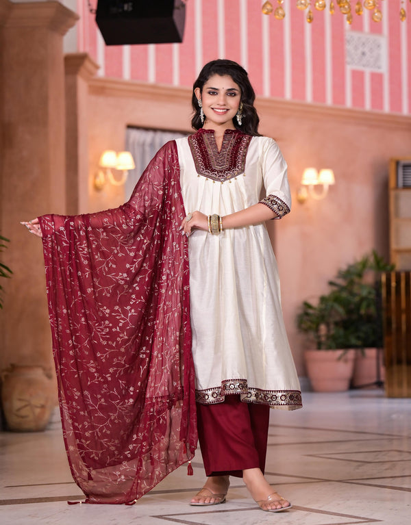 Ivory Zari Embroidered Chanderi Kurta Set With Sequins & Beads