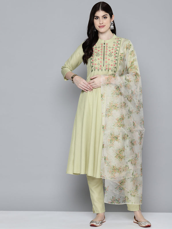 Women Embroidered Thread Work Kurta & Trousers With Dupatta