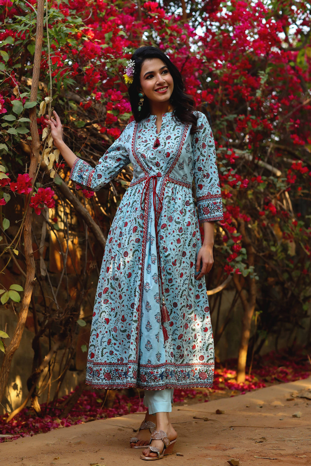 Women's Blue Cambric Floral Print Panelled Kurta With Mask - Juniper