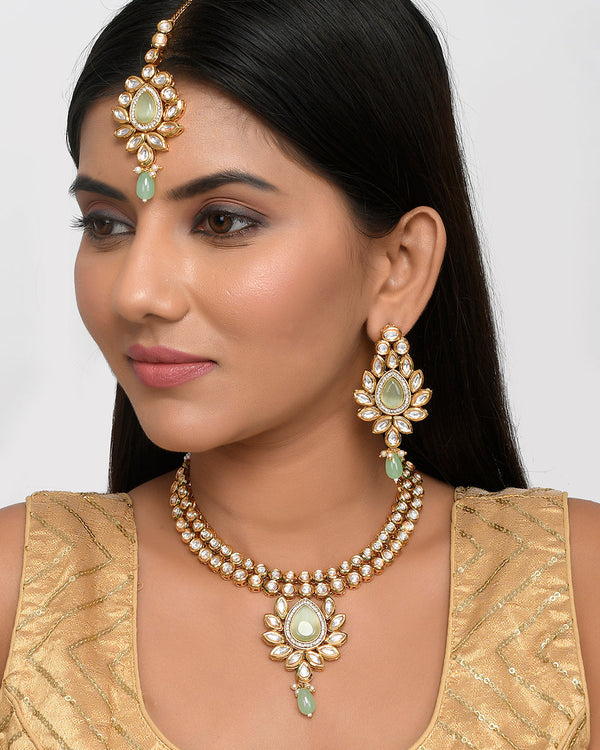 Women's Kundan Elegance Round Cut Kundan Jewellery Set - Voylla