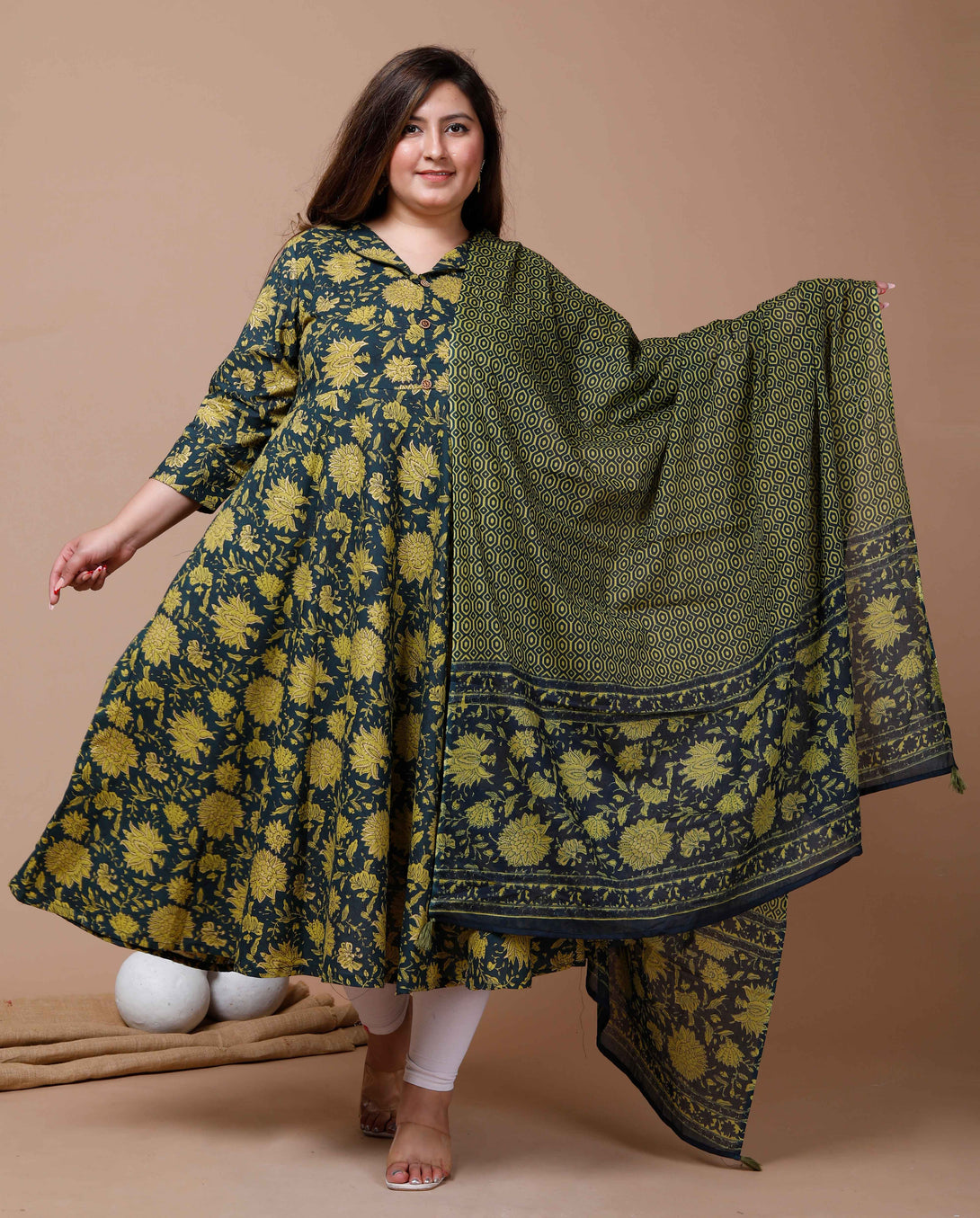 Women's Plus Size Floral Green聽Printed Cotton Anarkali Kurta With Dupatta - Miravan