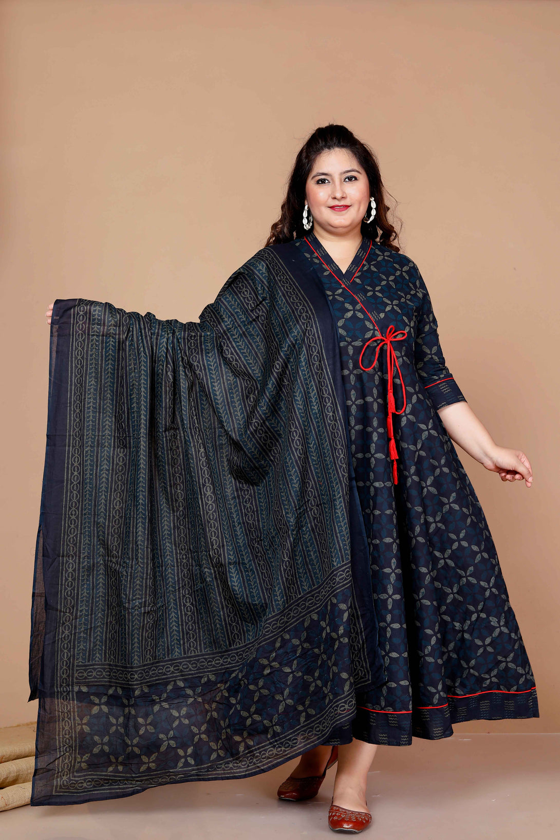 Women'S Plus Size Abstract Printed & Tasseles Angrakha Kurta With Blue Dupatta Set - Miravan