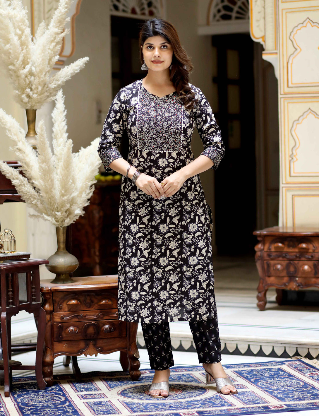 Women's Embroidered Kurta In Sweet-Heart Neck With Black Straight Palazzo - Miravan