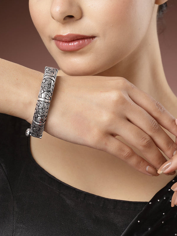 Women's Silver-Toned German Silver Oxidised Kada Bangle - Nvr