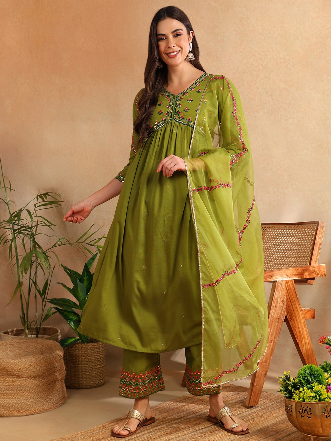 Women's Green Silk Blend Embroidered Anarkali Kurta Pant Set With Dupatta - Ahika