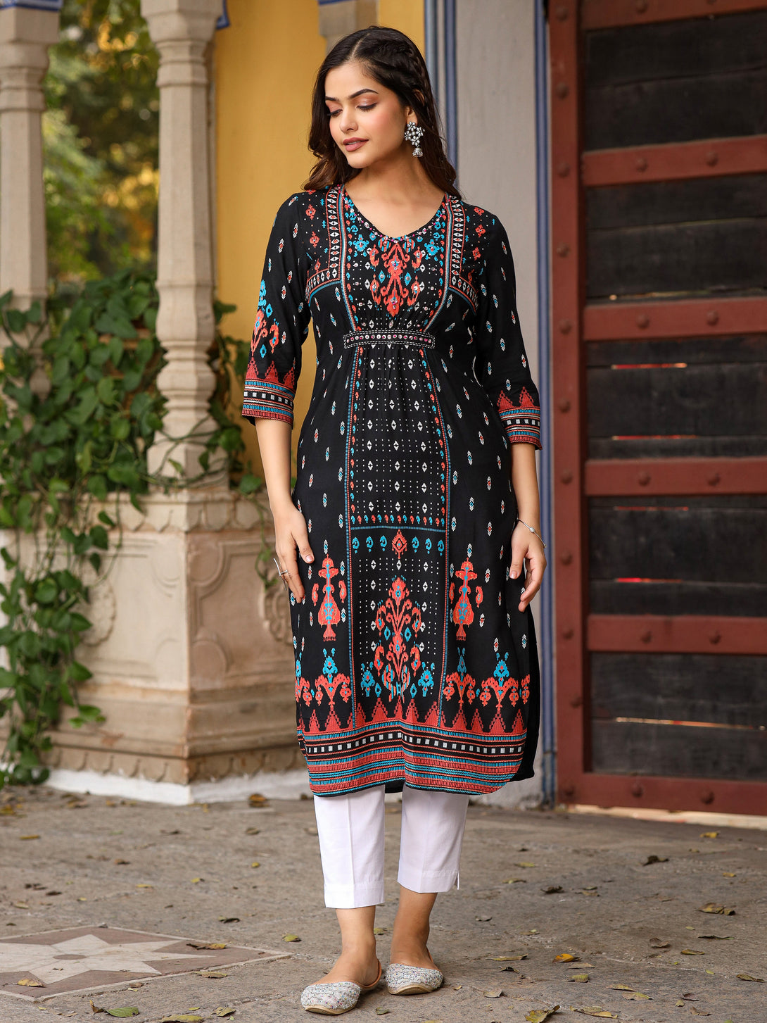 Women's Black Rayon Printed Straight Kurta - Juniper