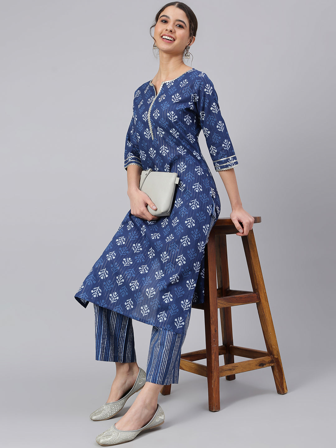 Women's Navy Blue Cotton Block Print Kurta With Palazzo - Janasya