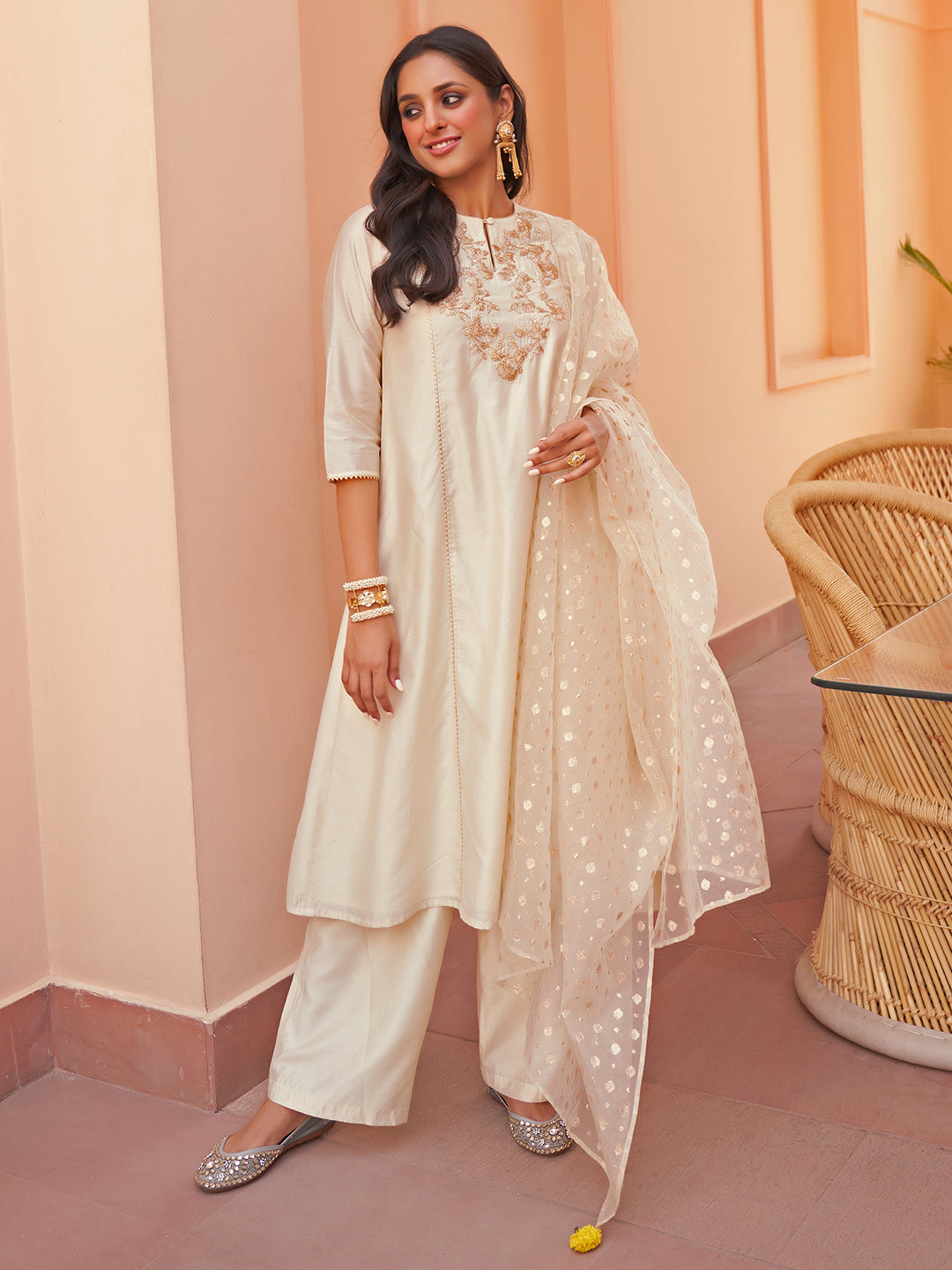 Women's Off White Chanderi Yoke Embroidery Kurta Set - Janasya