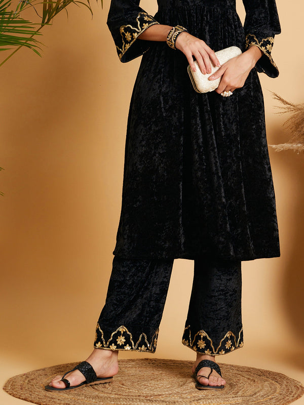 Women's Black Velvet Embroidered Straight Pants - Lyush