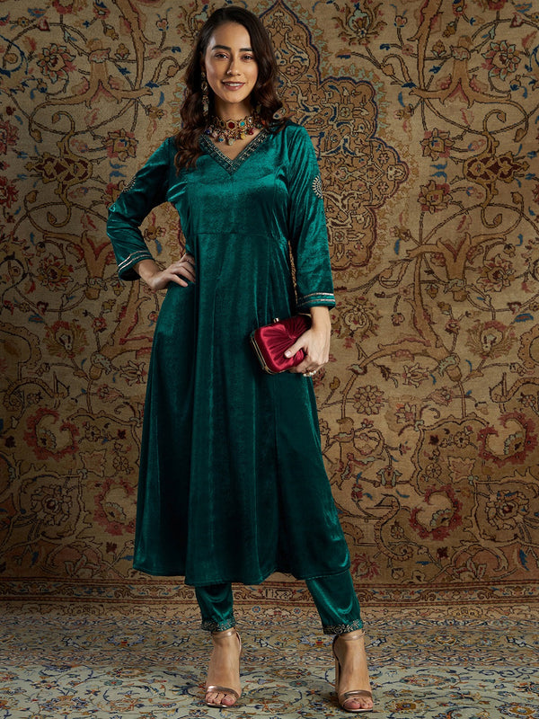 Women's Emerald Velvet Kali Kurta With Pants - Lyush