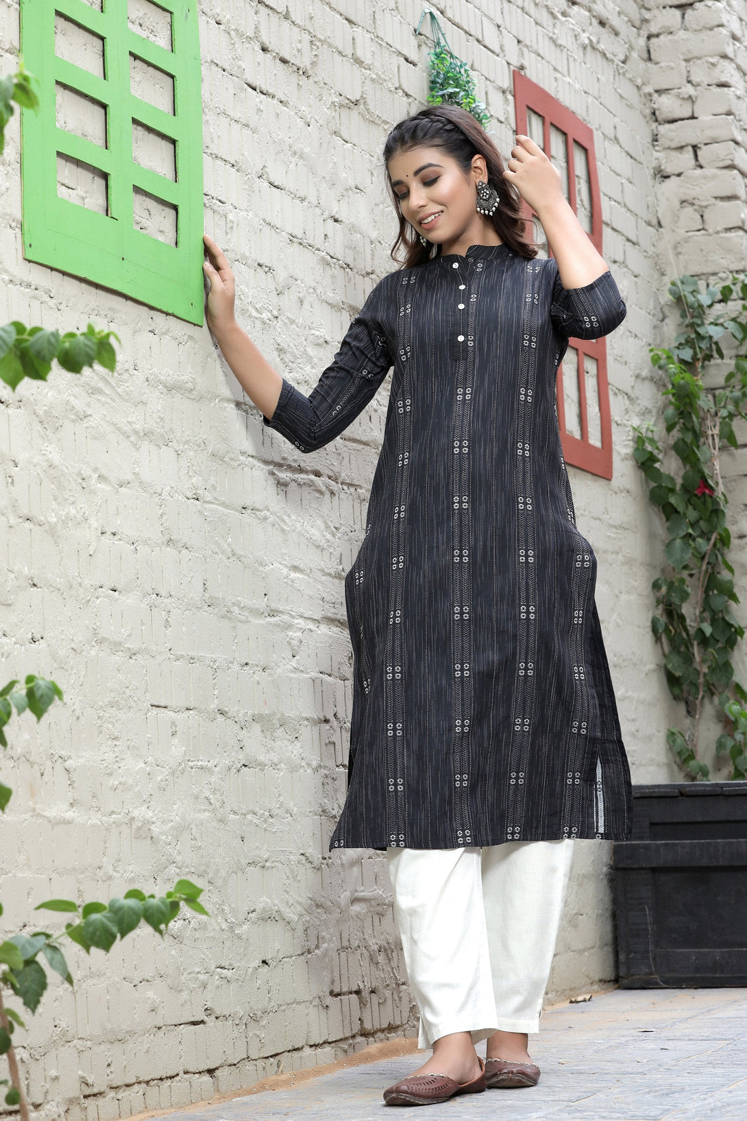 Women's Black & Offwhite Straight Kurta - Yufta