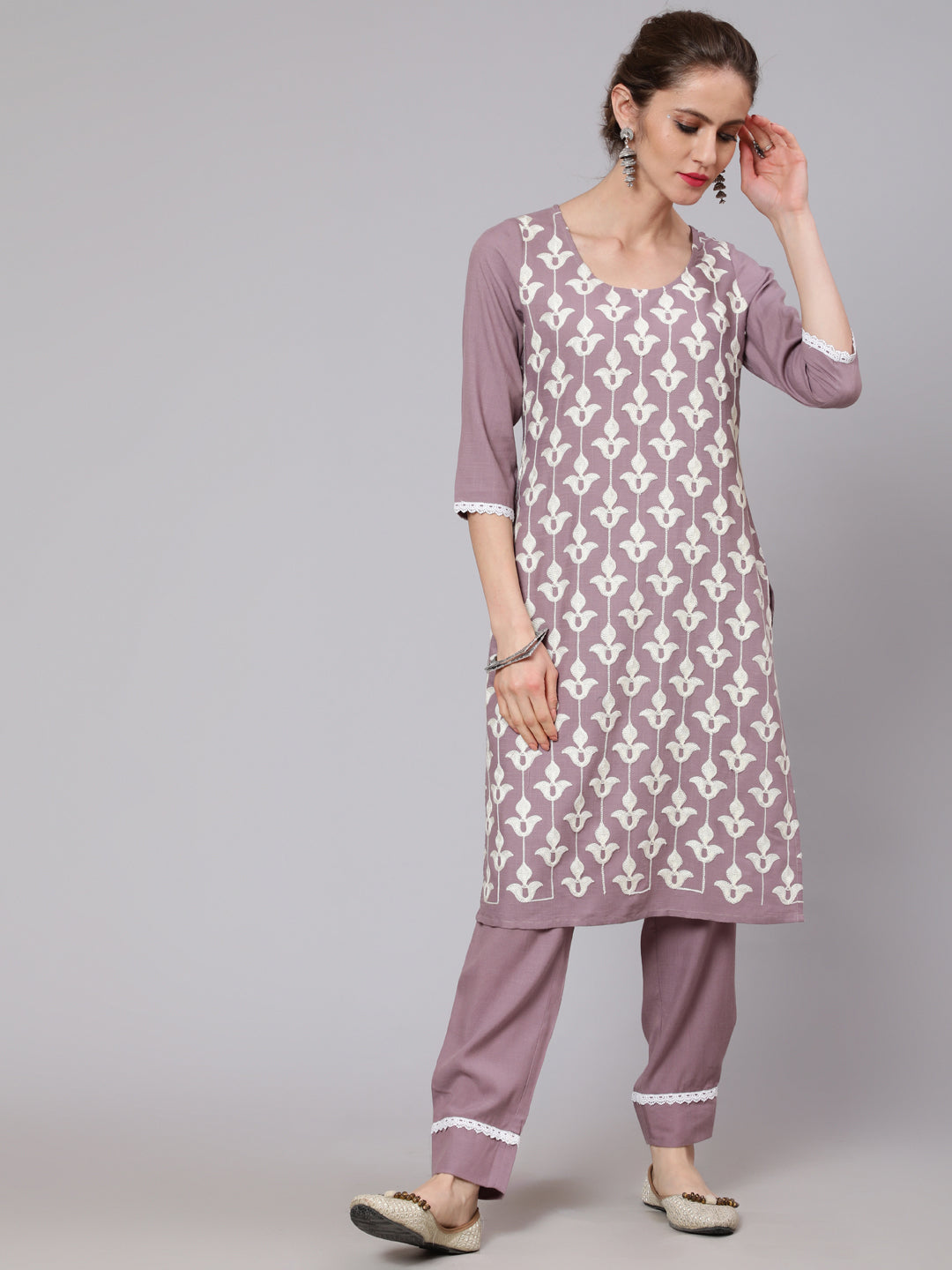 Women's Mauve Embroidered Straight Kurta With Pant Set - Aks