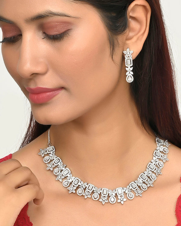 Women's Sparkling Elegance Floral Patterns Jewellery Set - Voylla