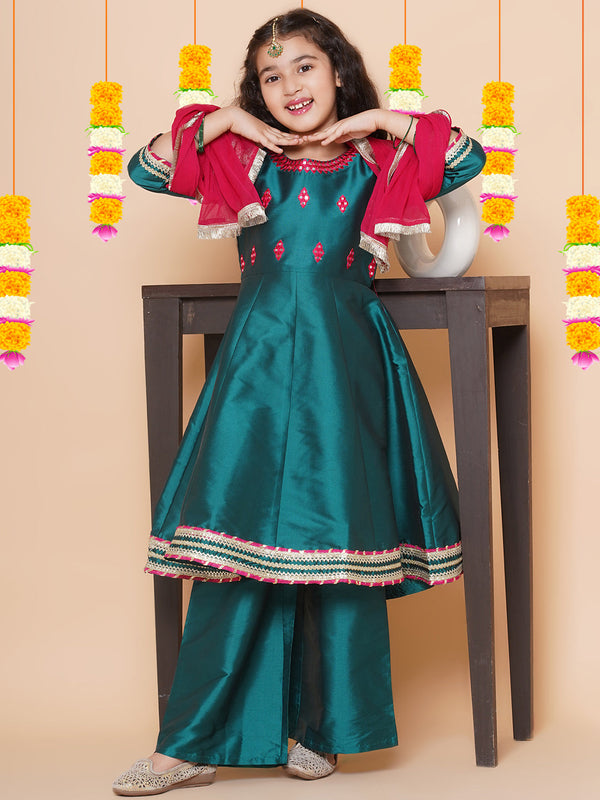 Jashvi Girls Green Embroidered Round neck Flared Aanarkali Kurta with Palazzos With Dupatta