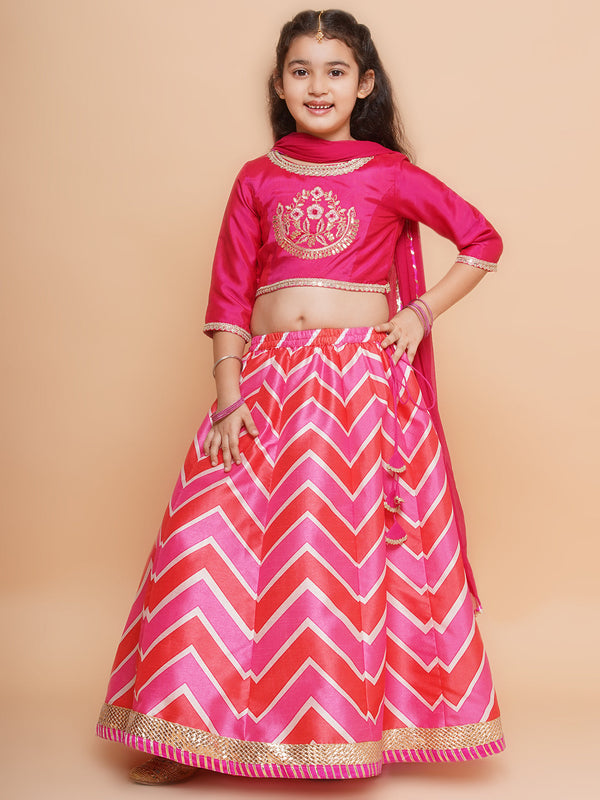 Jashvi Girls Pink & White Embroidered Choli Pink Zig Zag Printed Lehenga with Dupatta