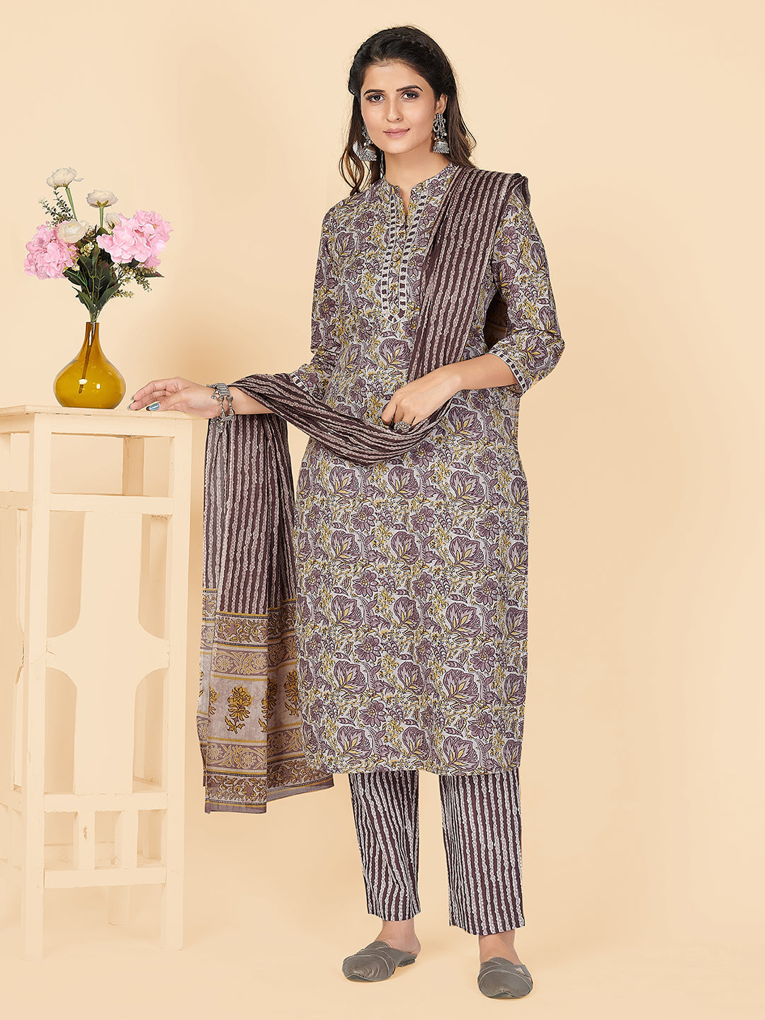 Women's Printed & Gota Patti Straight Cotton Grey Stitche Kurta Pant With Dupatta - Vbuyz