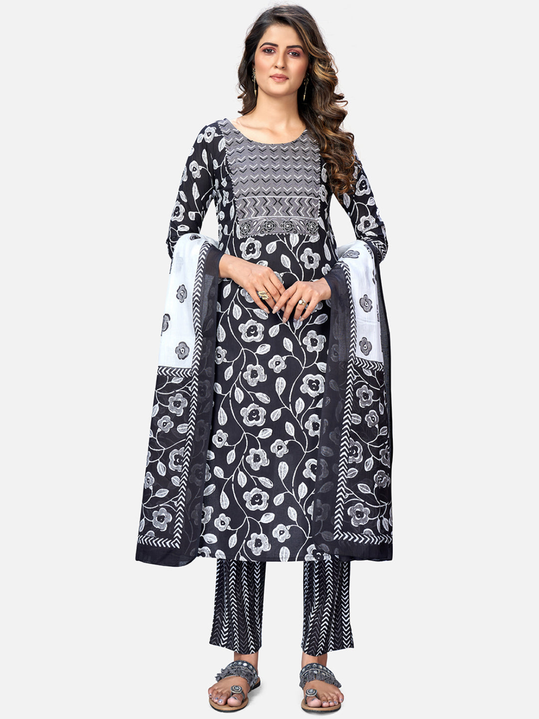 Women's Black Kurta & Pant With Dupatta By Vbuyz- (3Pcs Set)