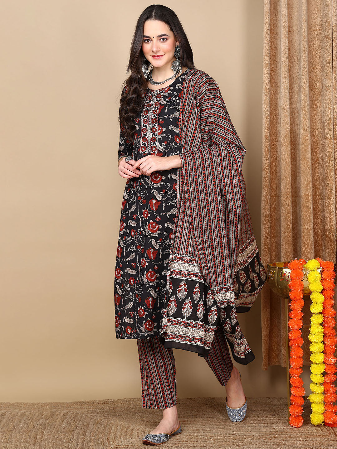 Women's Black Rayon Blend Floral Printed Straight Kurta Trousers With Dupatta - Ahika