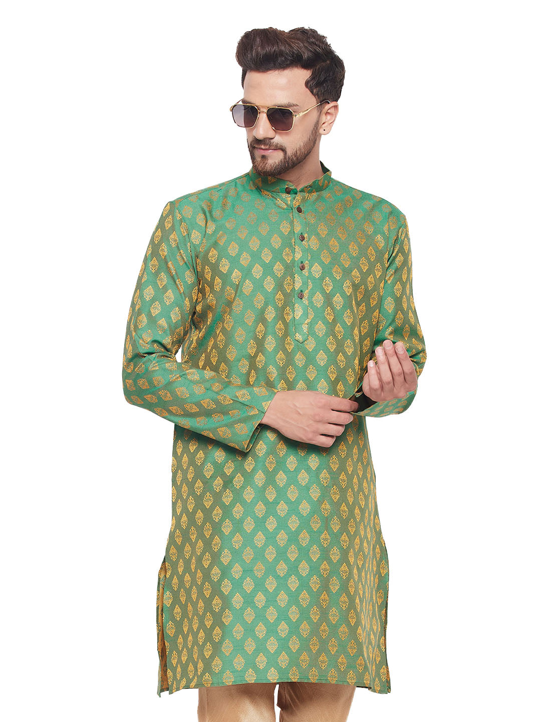 Men's Silk Blend Jacquard Kurta With Wooden Button Detailing - Vastramay