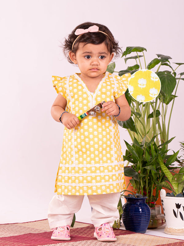 Jashvi Girls' Yellow Kurta Set