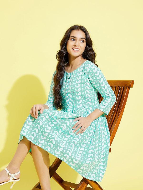 Jashvi Girl's Green Pure Cotton Chikankari kurta