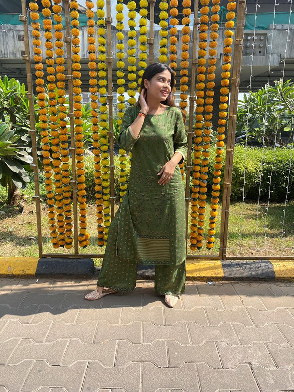 Women Green & Golden Block Printed Kurta with Palazzos