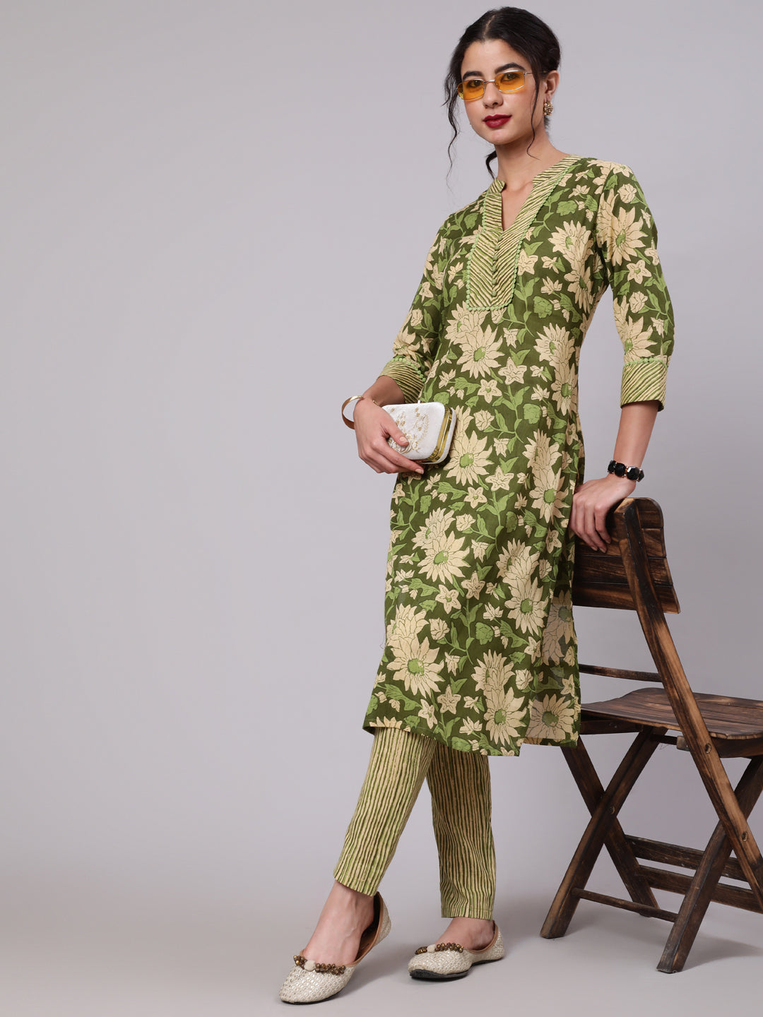 Women's Green & Creem Floral Printed Straight Kurta With Pant Set - Aks