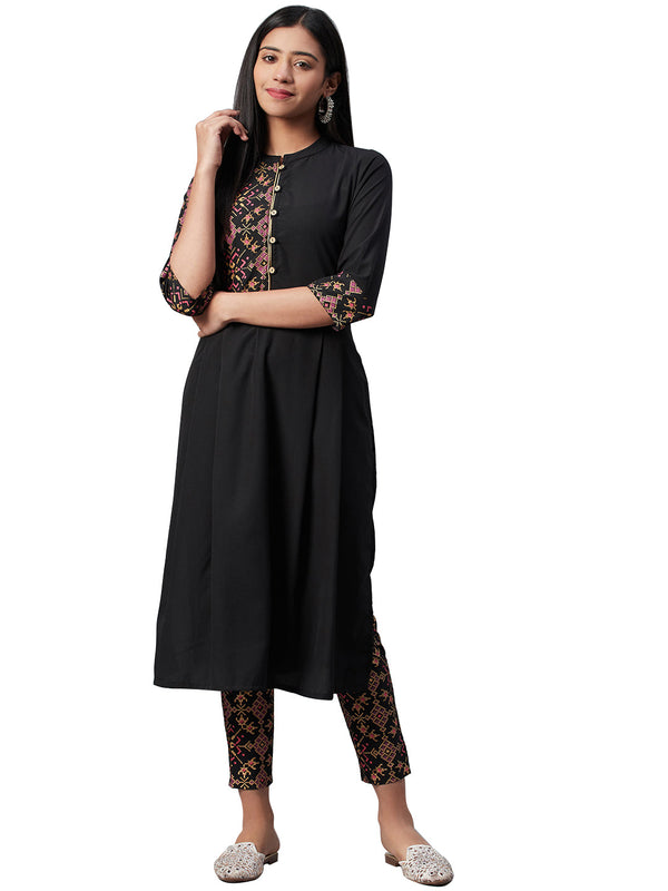 Women’s Black crepe foil print kurta by Ziyaa.