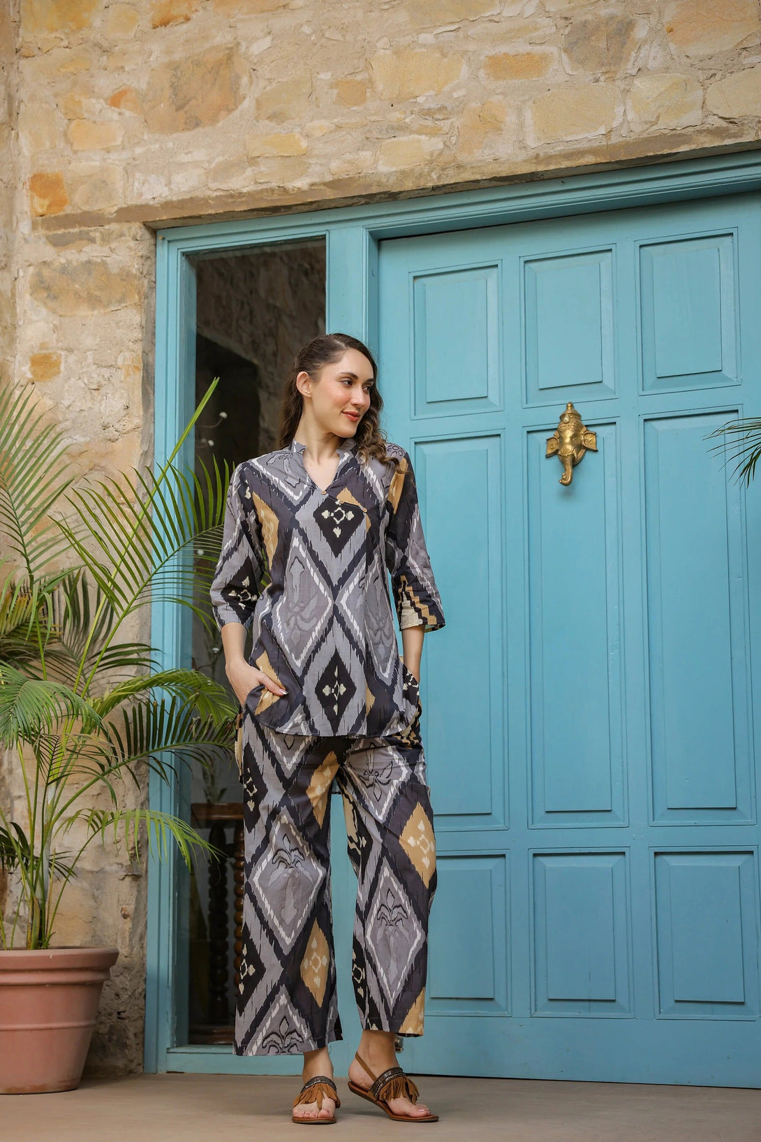 Women's Black Printed Pure Cotton Kurta And Pant Set - Alvami