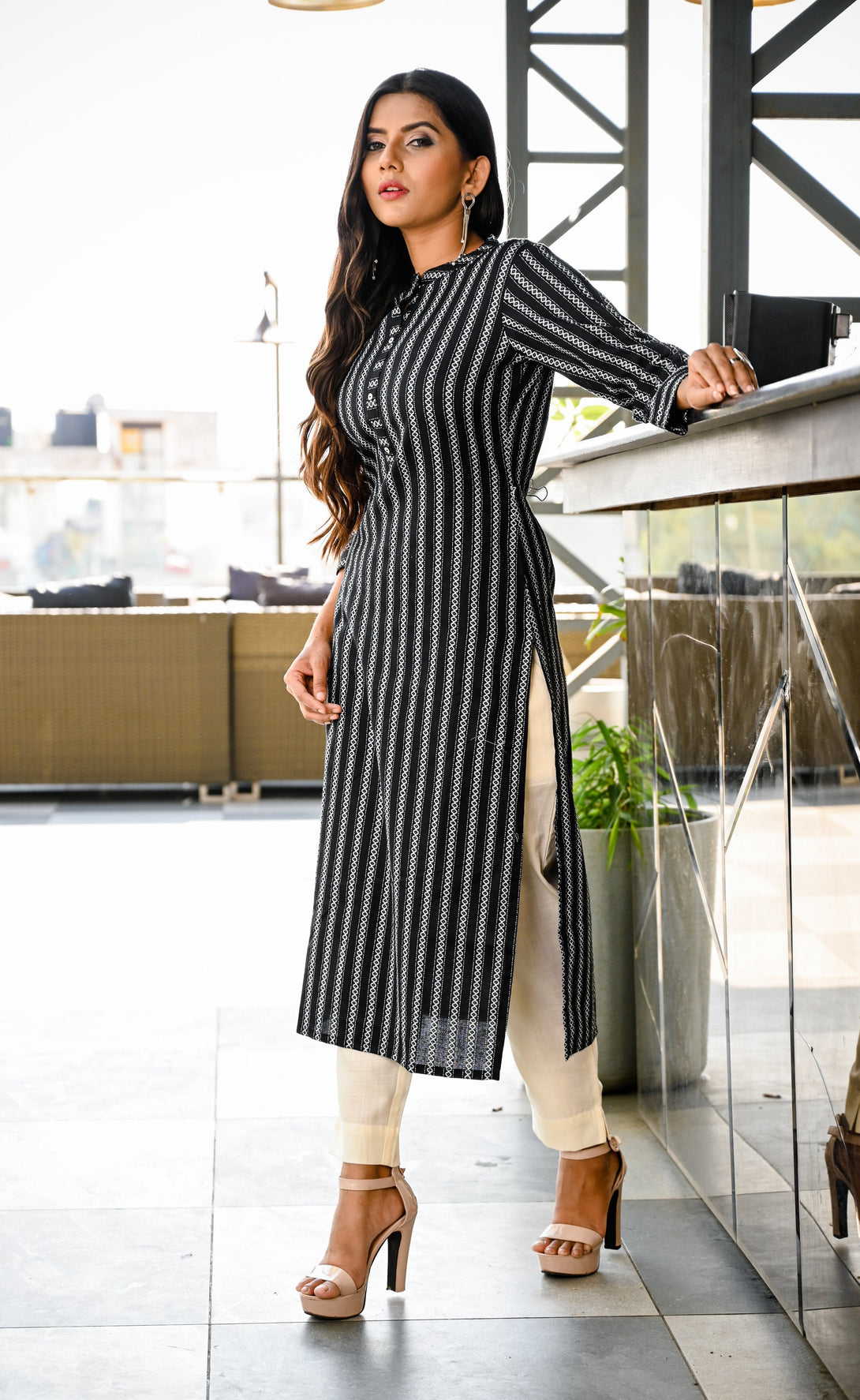 Women's Black And White Straight Kurta - Yufta