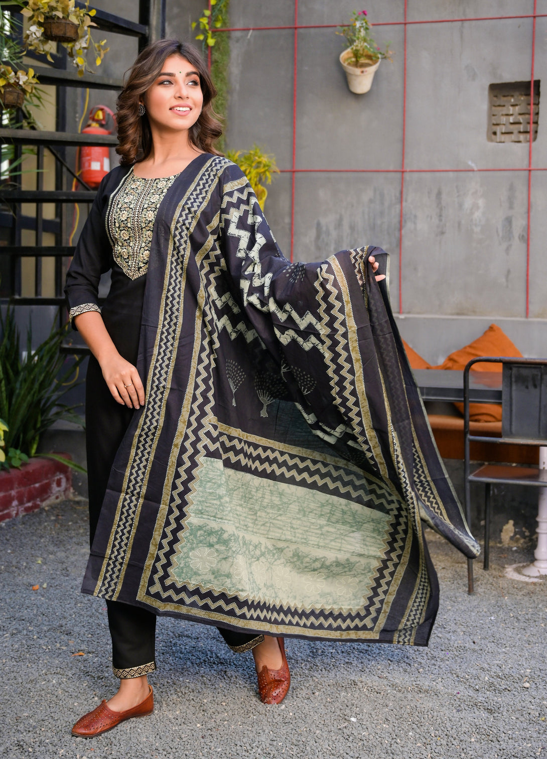 Women's Black And Beige Printed Kurta Set - Yufta