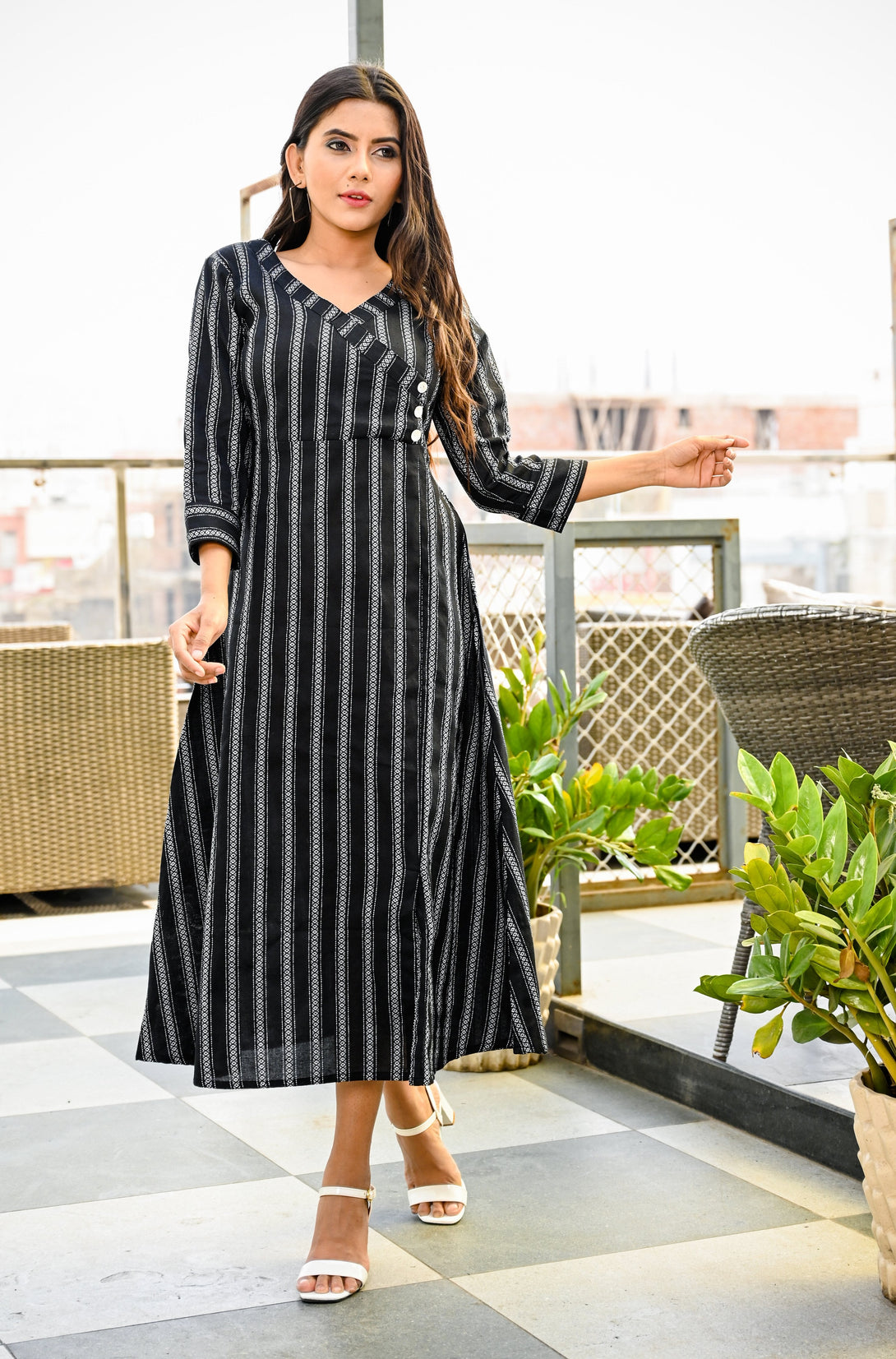 Women's Black And White A-Line Kurta - Yufta