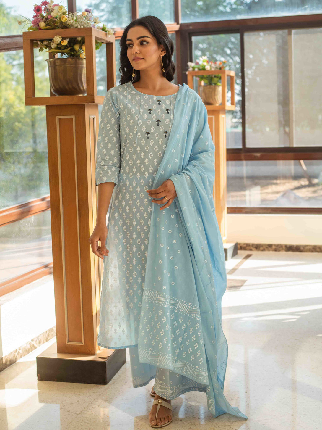 Women's Blue & White Printed Kurta Set - Yufta