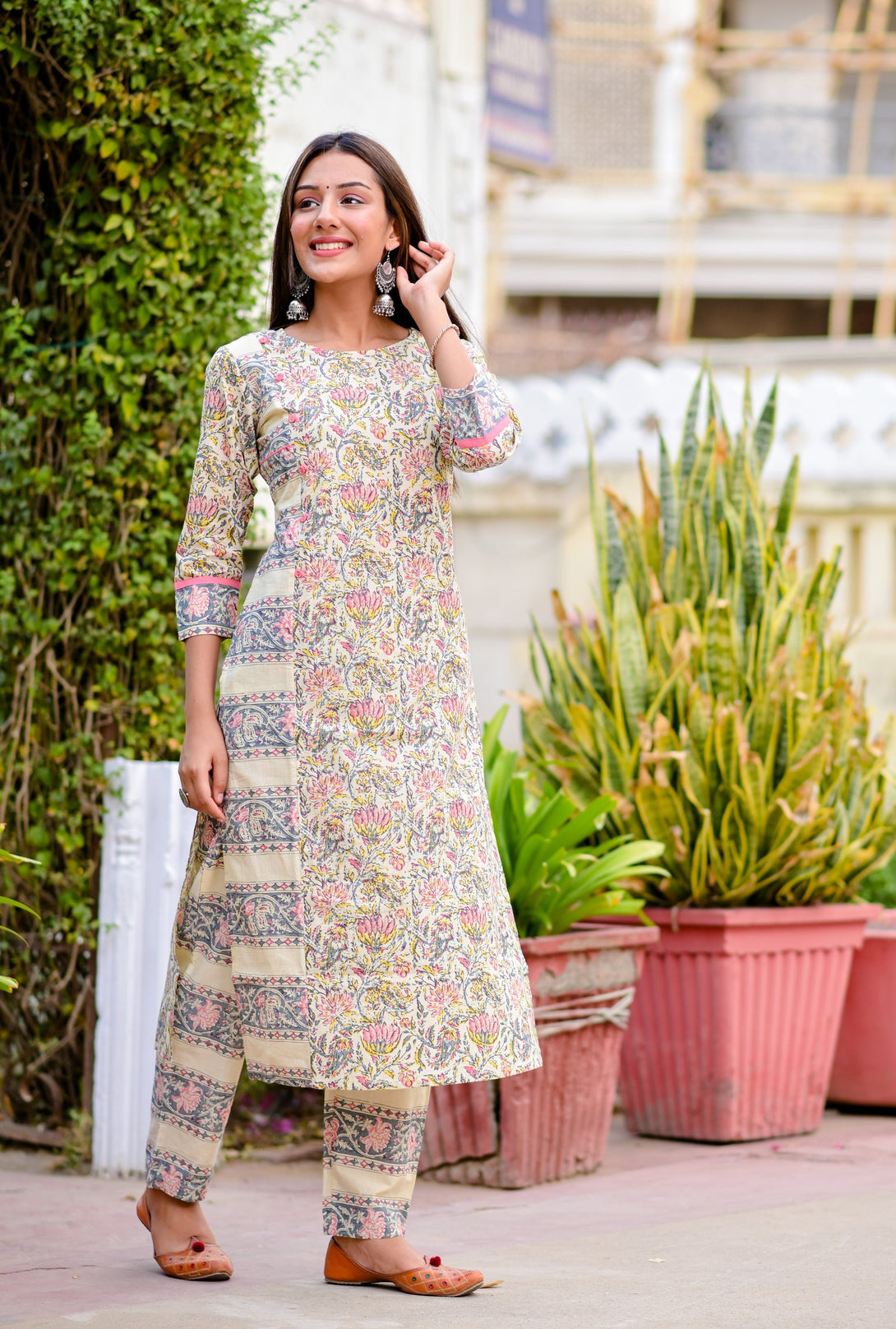 Women's Beige & Grey Printed Kurta Set - Yufta