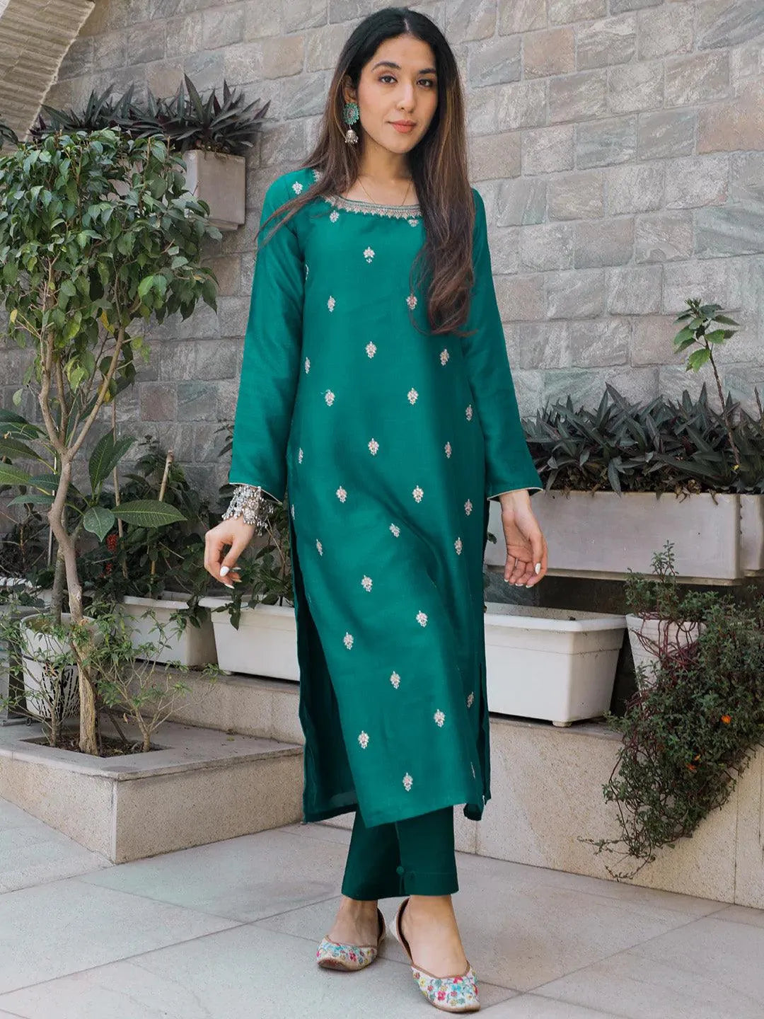 Green Embroidered Silk Straight Kurta - Jashvi