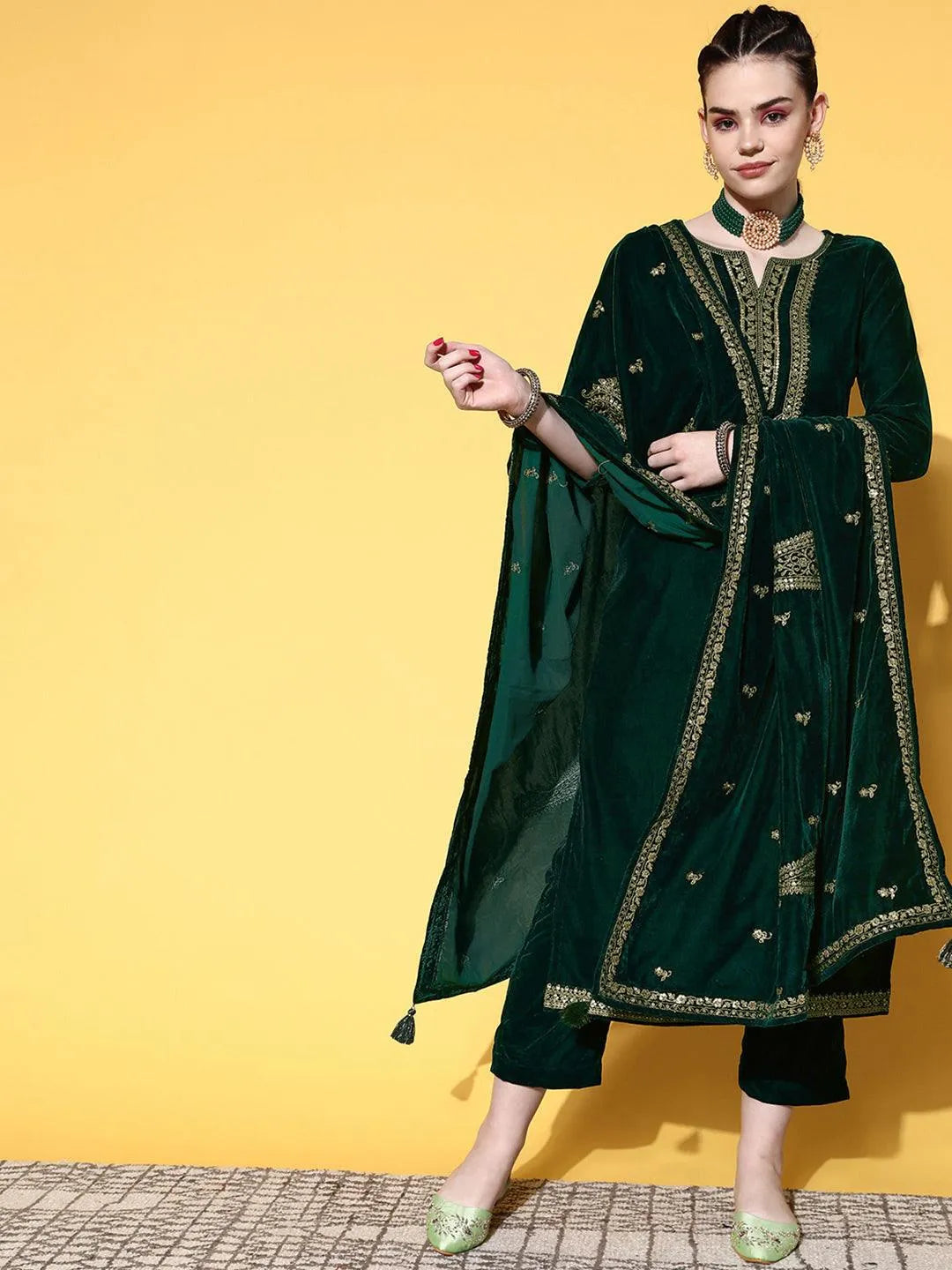 Green Embroidered Velvet Straight Suit Set - Jashvi