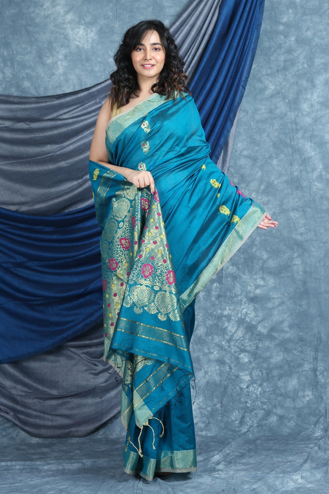 Women's Handloom Saree With Floral Pallu - Arhi